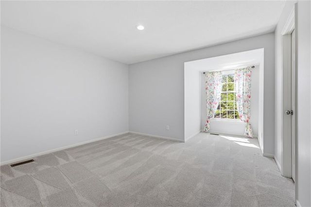15716 W 138th Terrace, Olathe, KS 66062