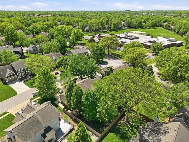 15716 W 138th Terrace, Olathe, KS 66062