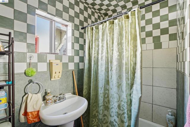 1473 82nd Ave, Oakland, CA 94621