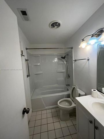 4201 Glenmoor Dr 4201, West Palm Beach, FL 33409