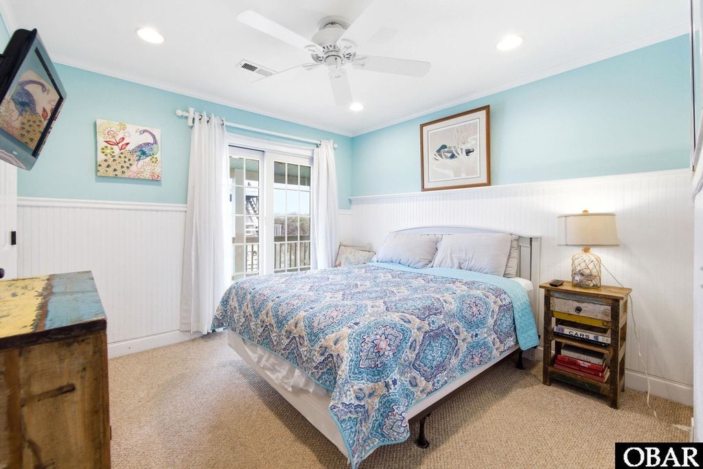 Image 8 of property listing at 9315 E Eagle Street Unit #B, Nags Head, NC 27959