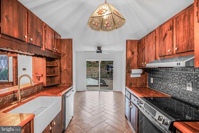 6908 ROXBURY MILL RD, Spotsylvania, VA 22551
