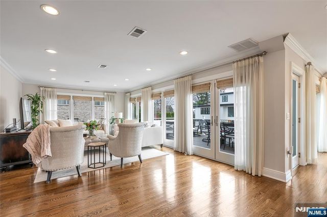 534 Brandon Place, Cliffside Park, NJ 07010