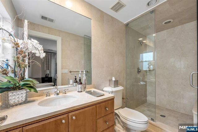 534 Brandon Place, Cliffside Park, NJ 07010