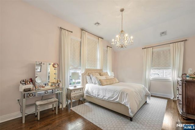 534 Brandon Place, Cliffside Park, NJ 07010