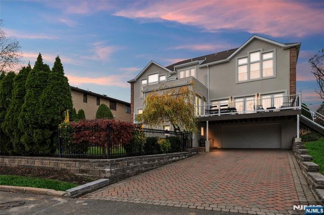 534 Brandon Place, Cliffside Park, NJ 07010