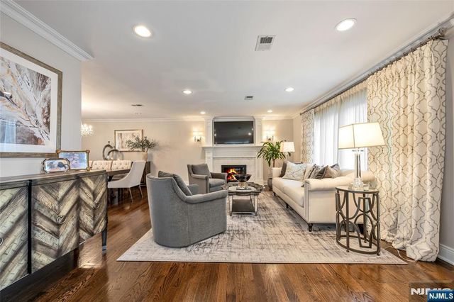 534 Brandon Place, Cliffside Park, NJ 07010