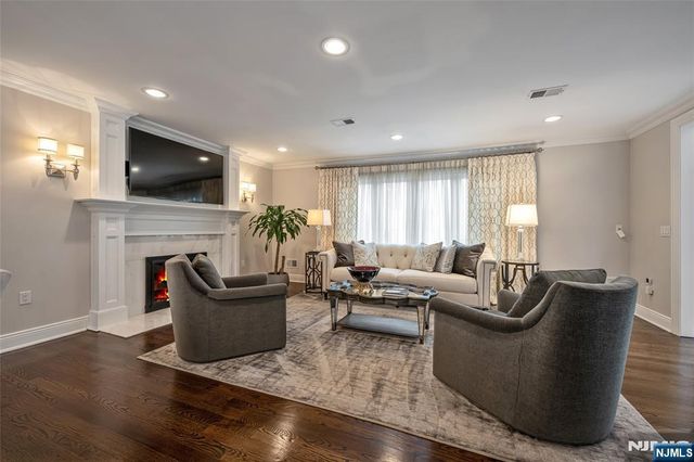 534 Brandon Place, Cliffside Park, NJ 07010