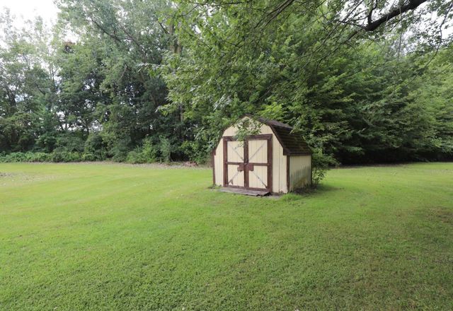 12083 N Seymour Road, Montrose, MI 48457