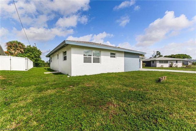 4208 SE 2nd AVE, Cape Coral, FL 33904