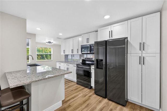 4208 SE 2nd AVE, Cape Coral, FL 33904