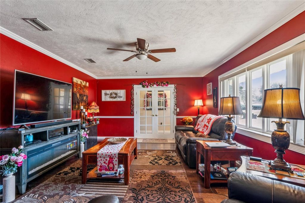 Image 20 of property listing at 1410 VIOLA DRIVE, Brandon, FL 33511