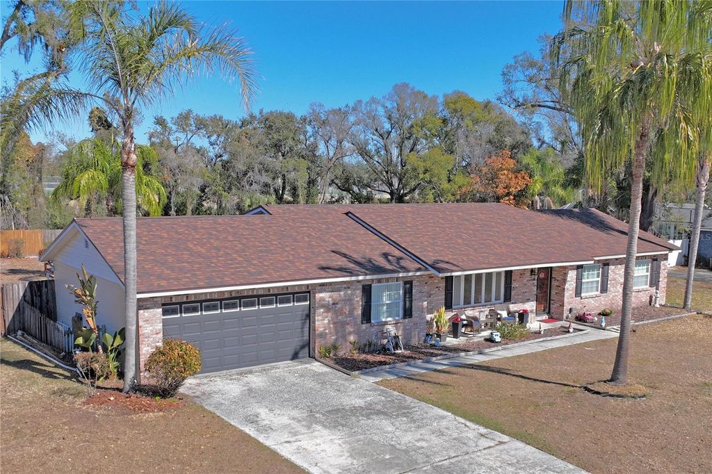 Image 3 of property listing at 1410 VIOLA DRIVE, Brandon, FL 33511