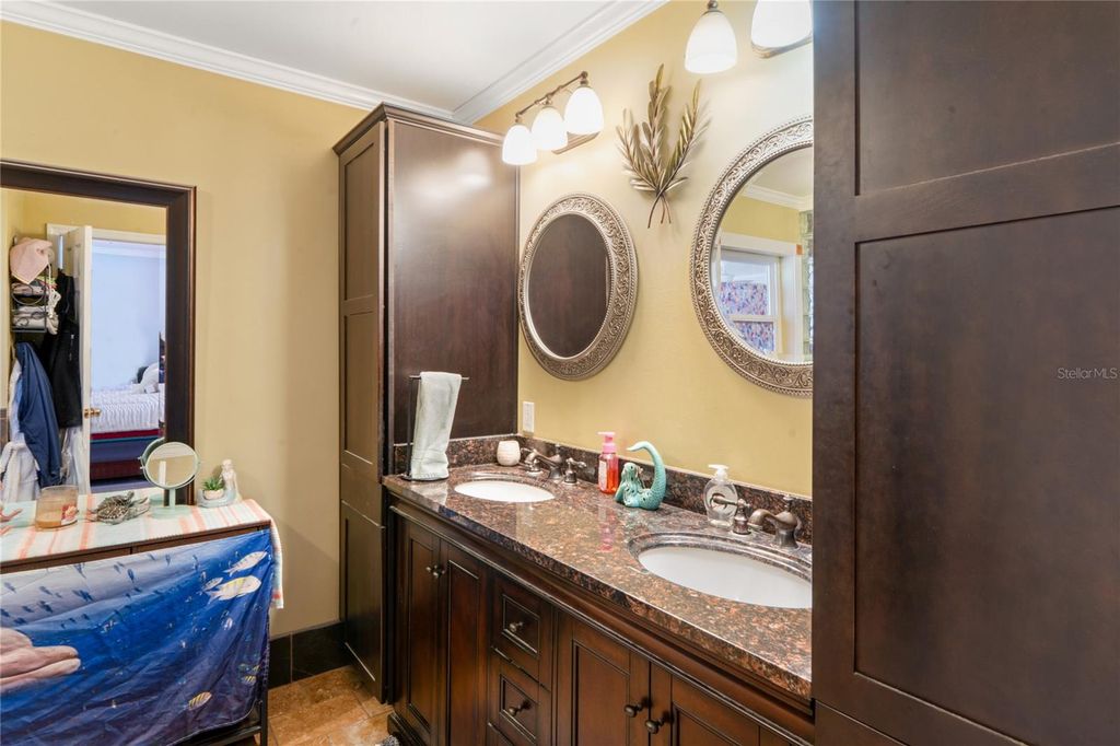 Image 23 of property listing at 1410 VIOLA DRIVE, Brandon, FL 33511