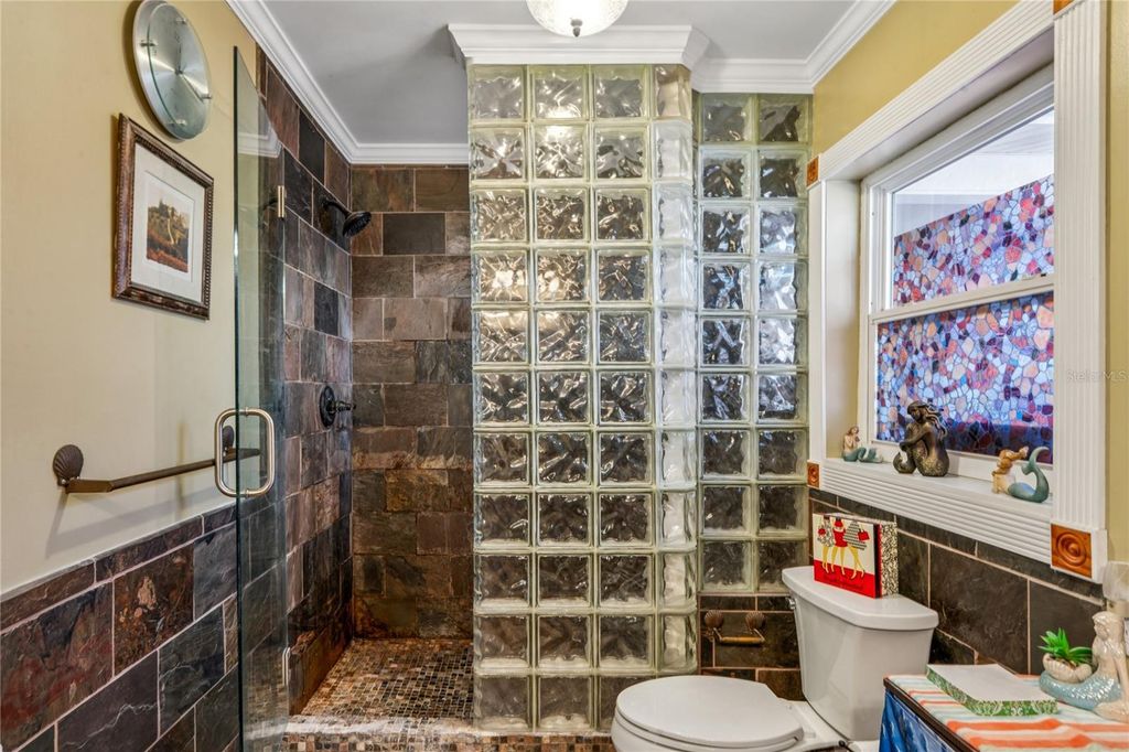 Image 24 of property listing at 1410 VIOLA DRIVE, Brandon, FL 33511