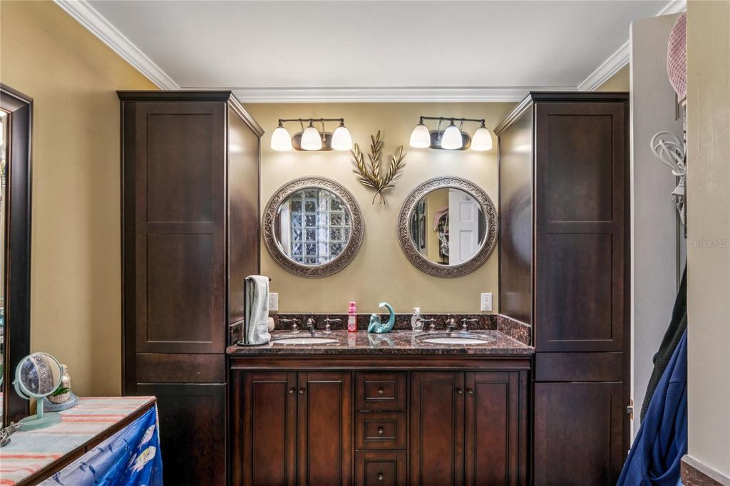 Image 25 of property listing at 1410 VIOLA DRIVE, Brandon, FL 33511