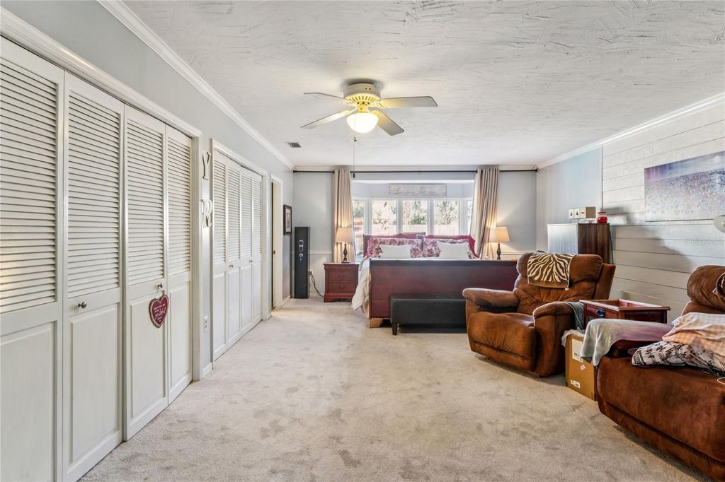 Image 26 of property listing at 1410 VIOLA DRIVE, Brandon, FL 33511