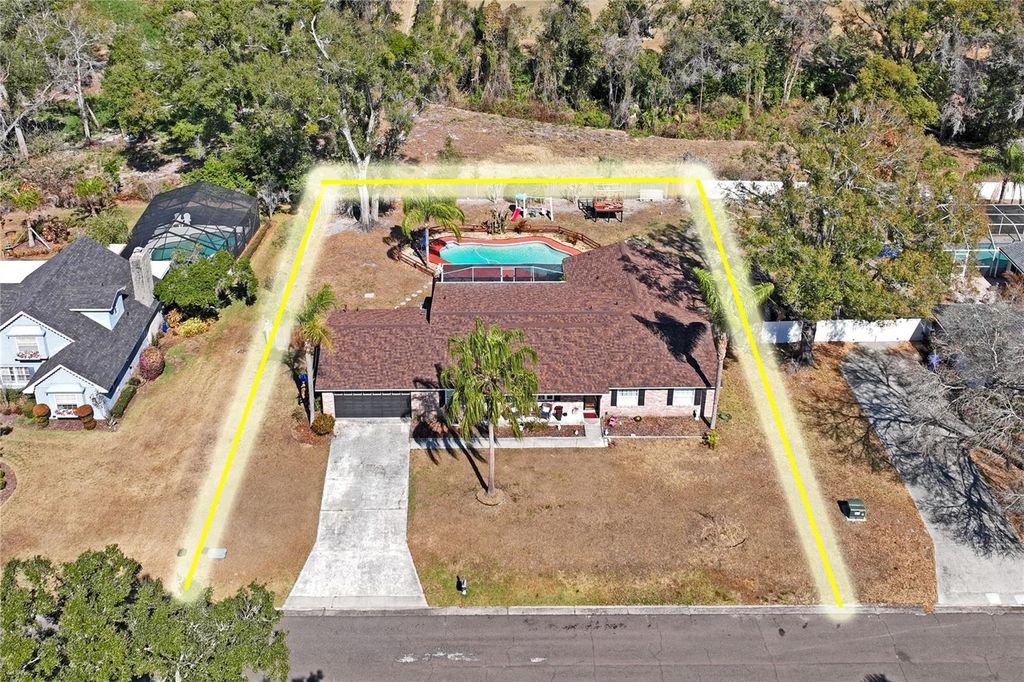 Image 4 of property listing at 1410 VIOLA DRIVE, Brandon, FL 33511