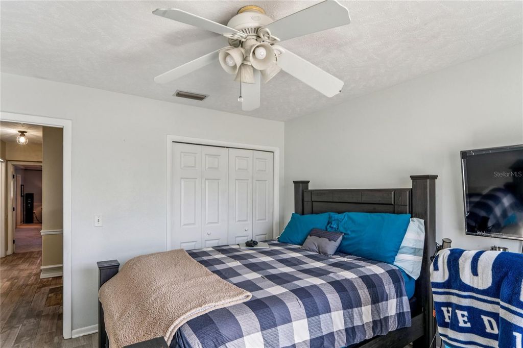 Image 36 of property listing at 1410 VIOLA DRIVE, Brandon, FL 33511