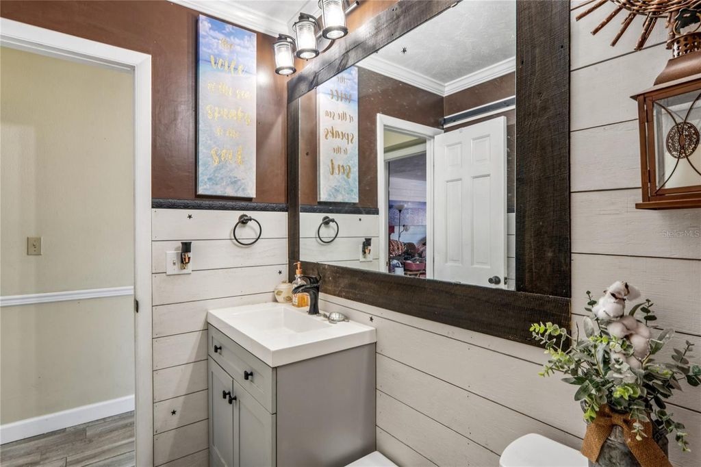 Image 38 of property listing at 1410 VIOLA DRIVE, Brandon, FL 33511