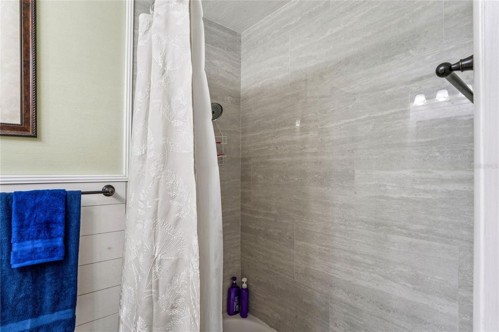 Image 39 of property listing at 1410 VIOLA DRIVE, Brandon, FL 33511