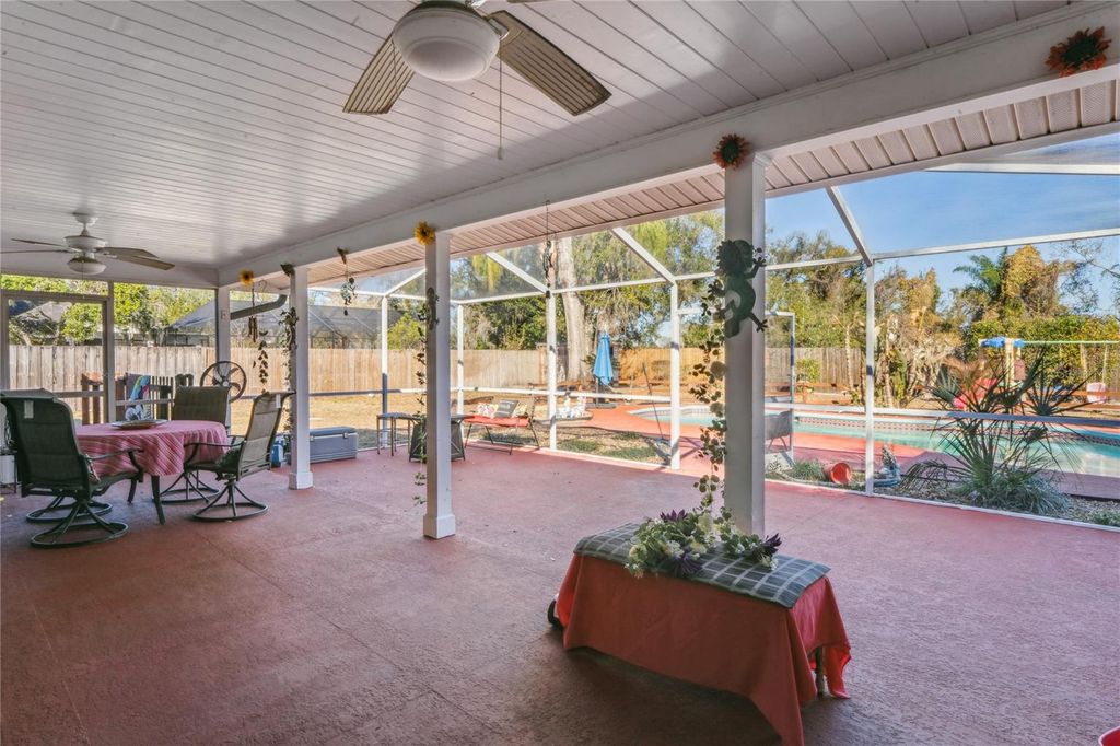 Image 45 of property listing at 1410 VIOLA DRIVE, Brandon, FL 33511