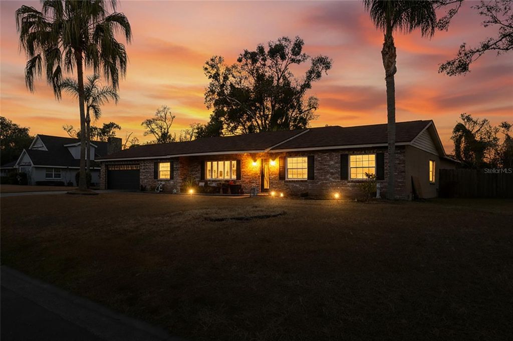 Image 8 of property listing at 1410 VIOLA DRIVE, Brandon, FL 33511