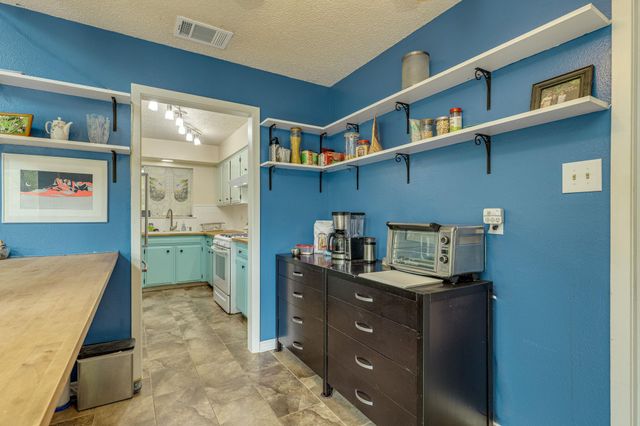 7707 Meadowview LN, Austin, TX 78752