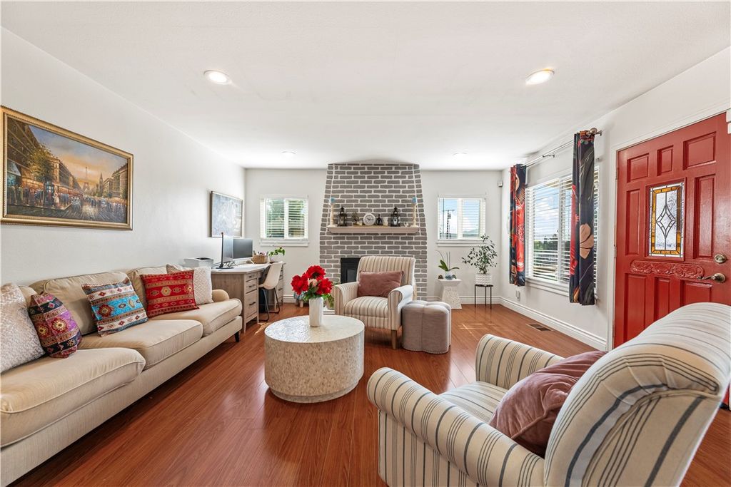 Image 1 of property listing at 2389 Mayfield Avenue, Montrose, CA 91020