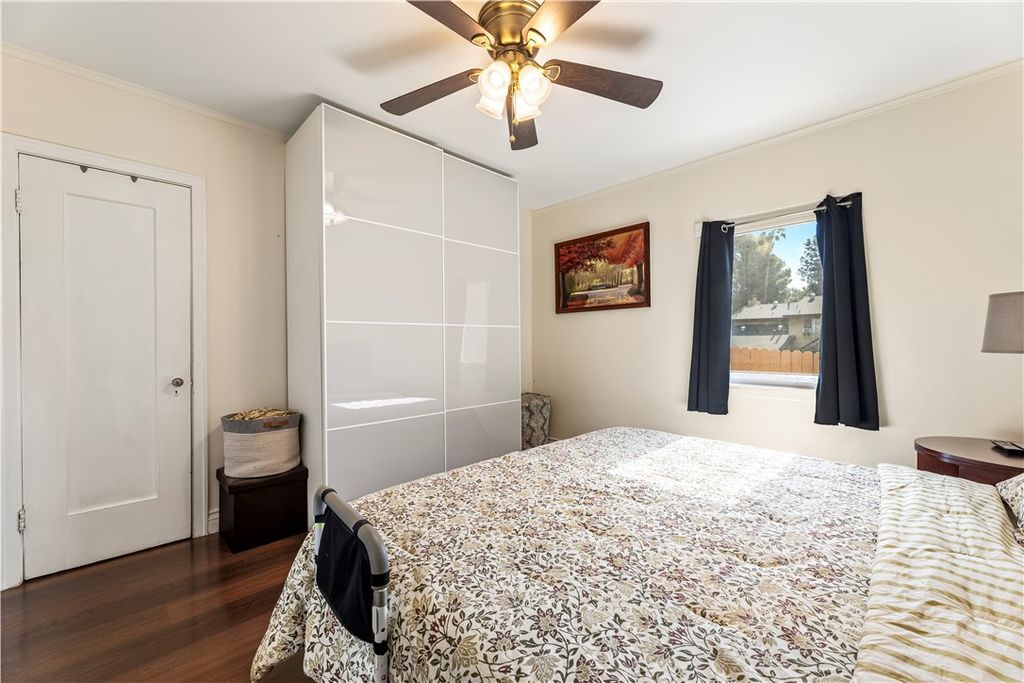 Image 13 of property listing at 2389 Mayfield Avenue, Montrose, CA 91020