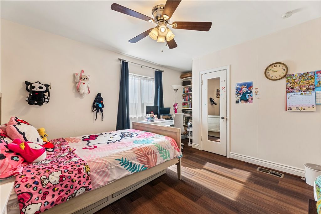 Image 14 of property listing at 2389 Mayfield Avenue, Montrose, CA 91020