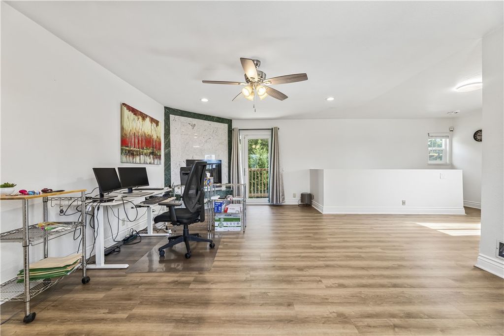 Image 22 of property listing at 2389 Mayfield Avenue, Montrose, CA 91020