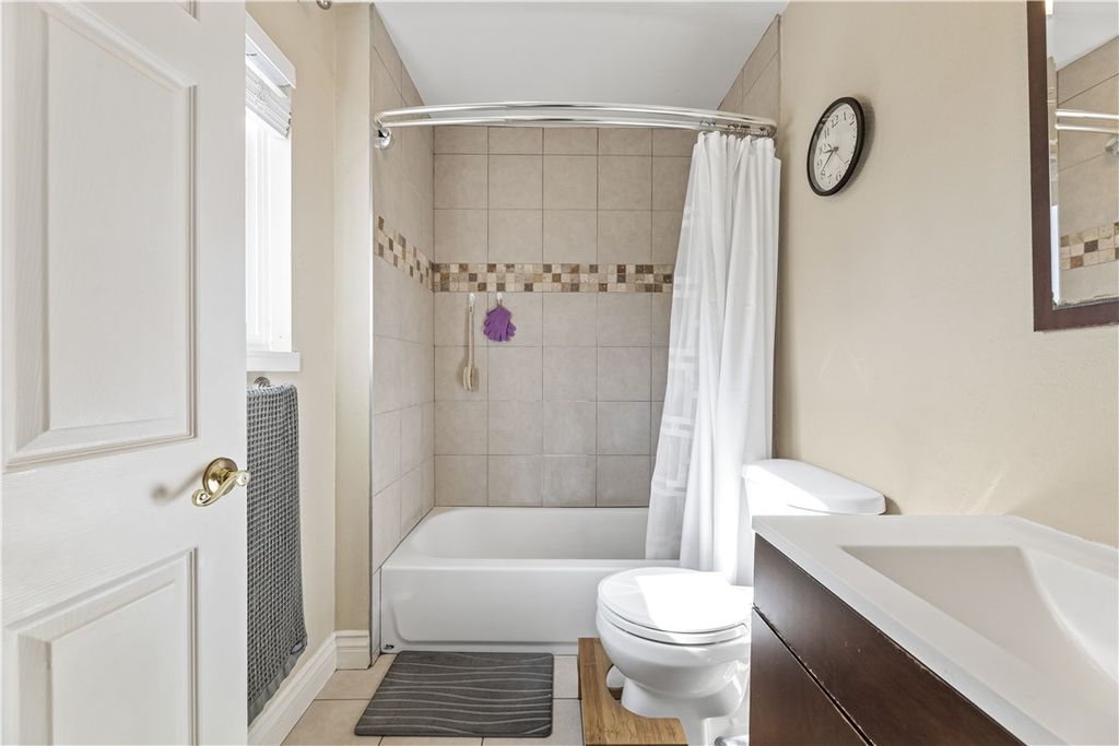 Image 23 of property listing at 2389 Mayfield Avenue, Montrose, CA 91020