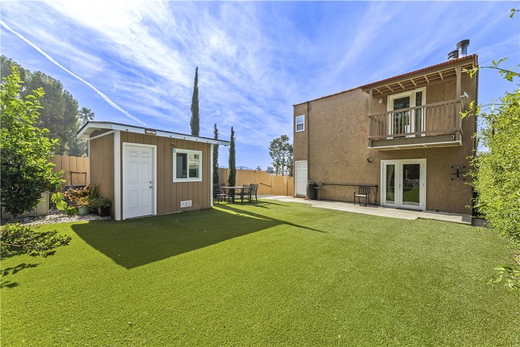 Image 26 of property listing at 2389 Mayfield Avenue, Montrose, CA 91020