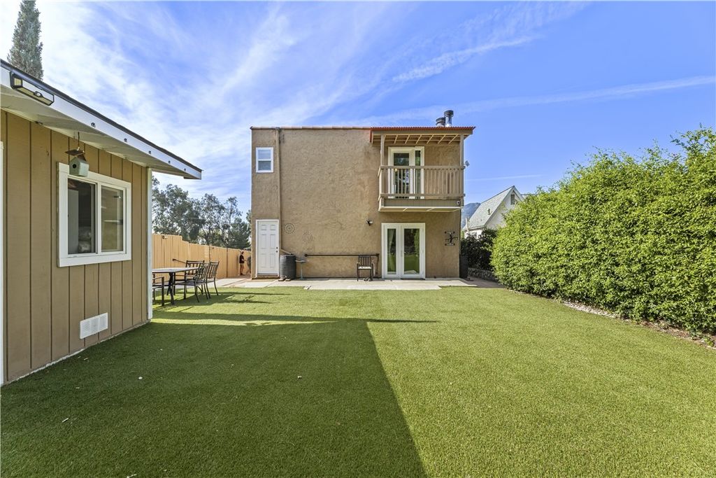 Image 27 of property listing at 2389 Mayfield Avenue, Montrose, CA 91020