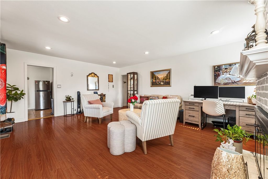 Image 4 of property listing at 2389 Mayfield Avenue, Montrose, CA 91020