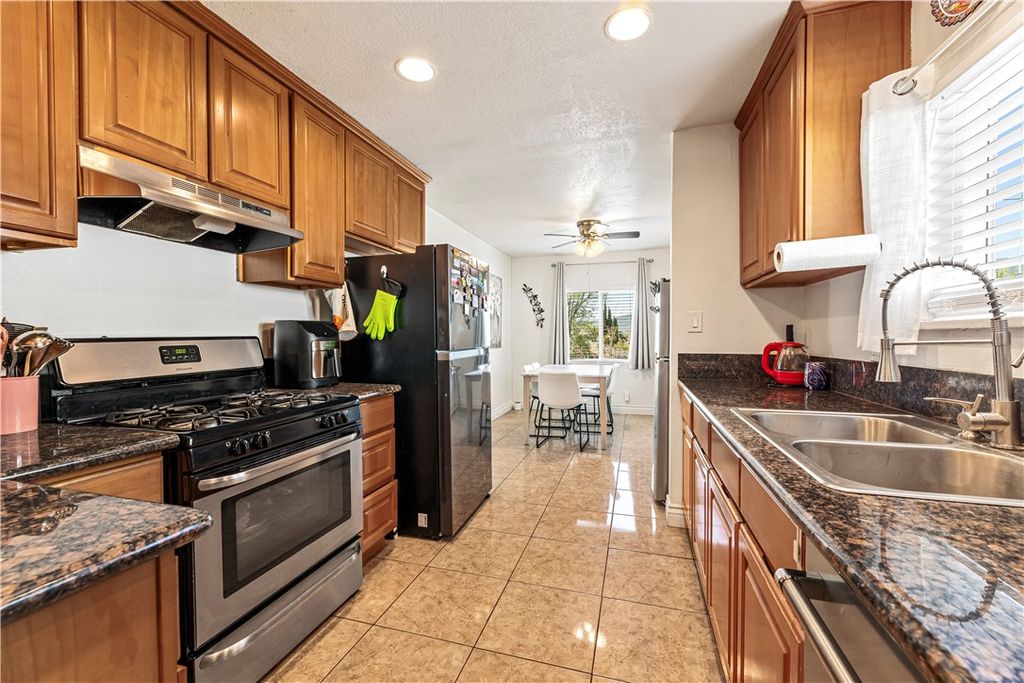 Image 8 of property listing at 2389 Mayfield Avenue, Montrose, CA 91020