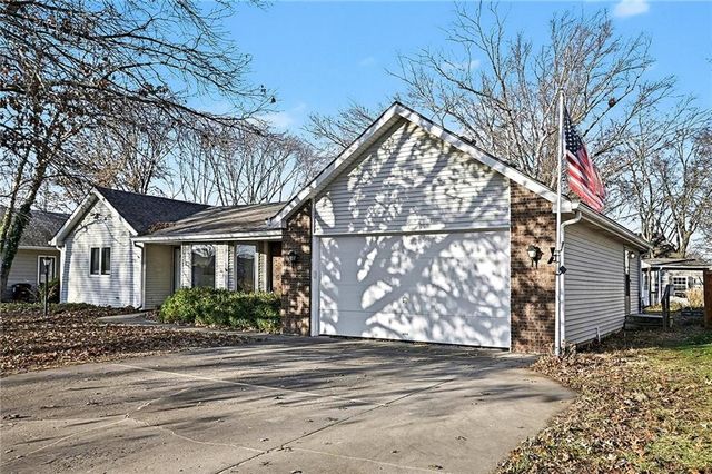 2709 Lawrence Avenue, Lawrence, KS 66047