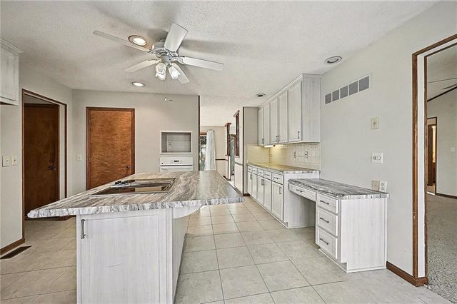 2709 Lawrence Avenue, Lawrence, KS 66047