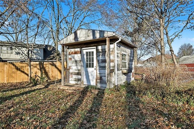 2709 Lawrence Avenue, Lawrence, KS 66047