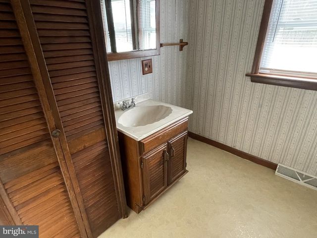 4420 W DENNEYS RD, Dover, DE 19904