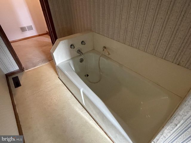 4420 W DENNEYS RD, Dover, DE 19904