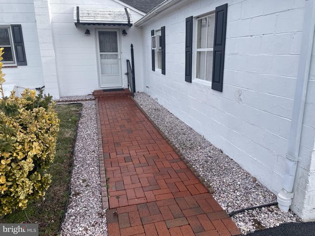 4420 W DENNEYS RD, Dover, DE 19904