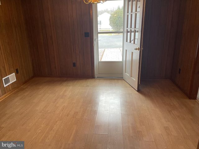 4420 W DENNEYS RD, Dover, DE 19904