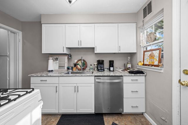 23056 Gary Lane, Saint Clair Shores, MI 48080