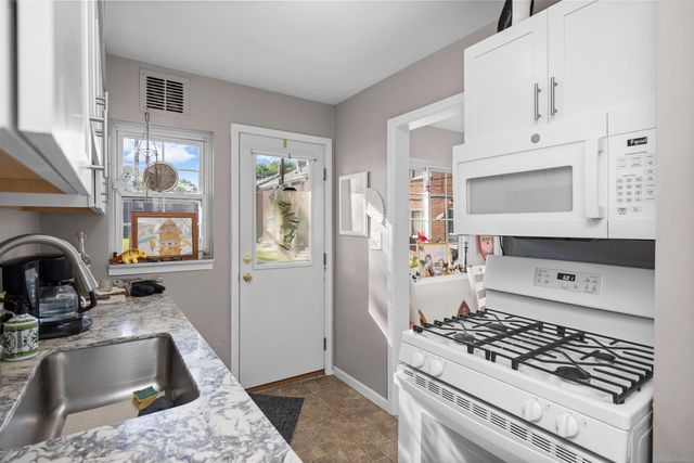 23056 Gary Lane, Saint Clair Shores, MI 48080