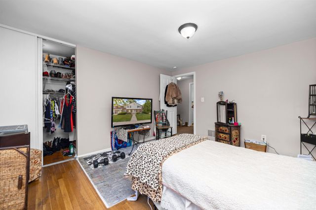 23056 Gary Lane, Saint Clair Shores, MI 48080