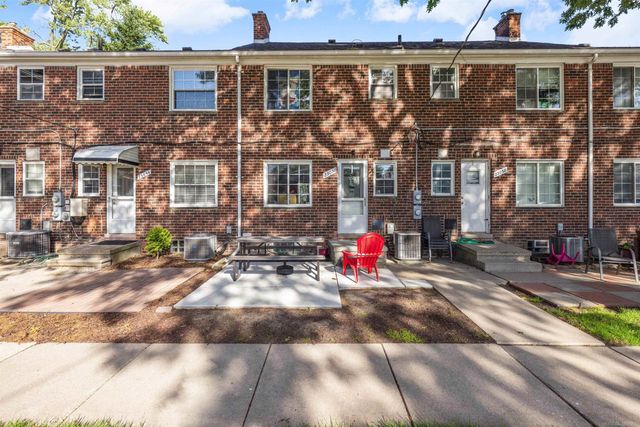 23056 Gary Lane, Saint Clair Shores, MI 48080
