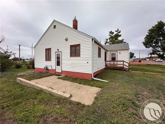 131 S 1st Street W, Baker, MT 59313