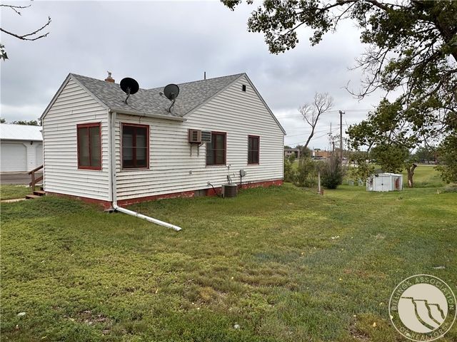 131 S 1st Street W, Baker, MT 59313